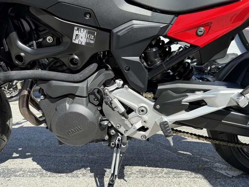 2024 BMW F 900 R Low