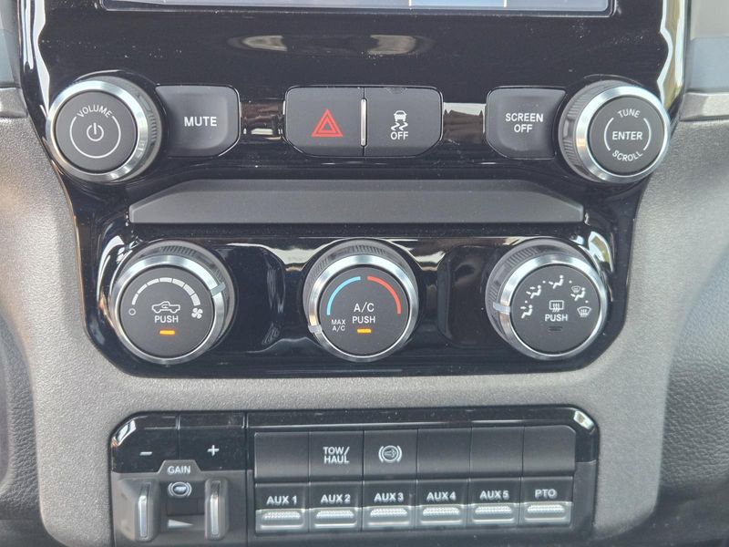 New 2025 RAM 3500 Tradesman Chassis Regular Cab 4x2 84' Ca