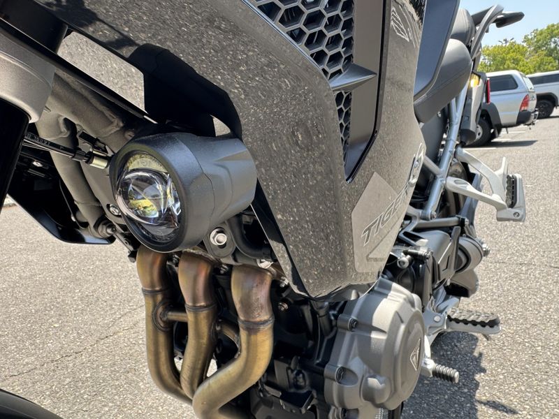 2025 Triumph Tiger 1200 GT Pro - SAPPHIRE BLACK 