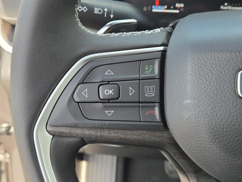 New 2026 Jeep Grand Cherokee Limited 4x2