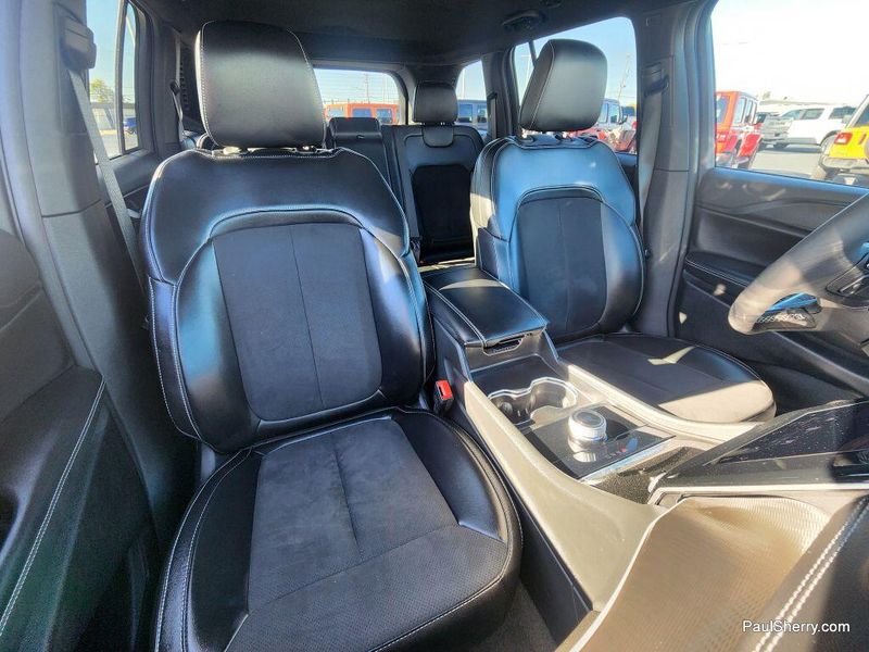 2024 Jeep Grand Cherokee Altitude photo 4