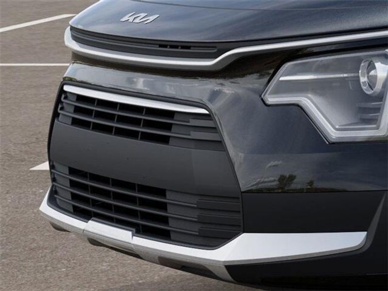 New 2025 Kia Niro LXImage 12