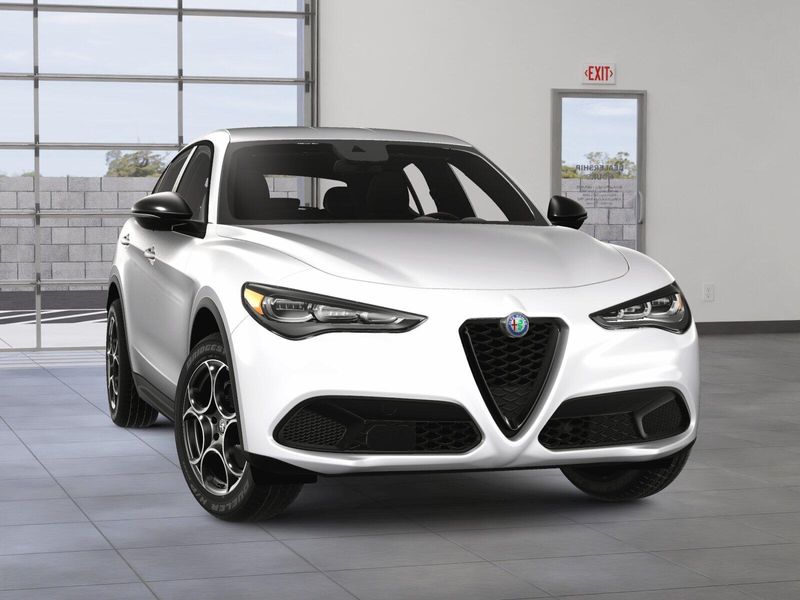 2025 Alfa Romeo Stelvio Sprint Base photo 2