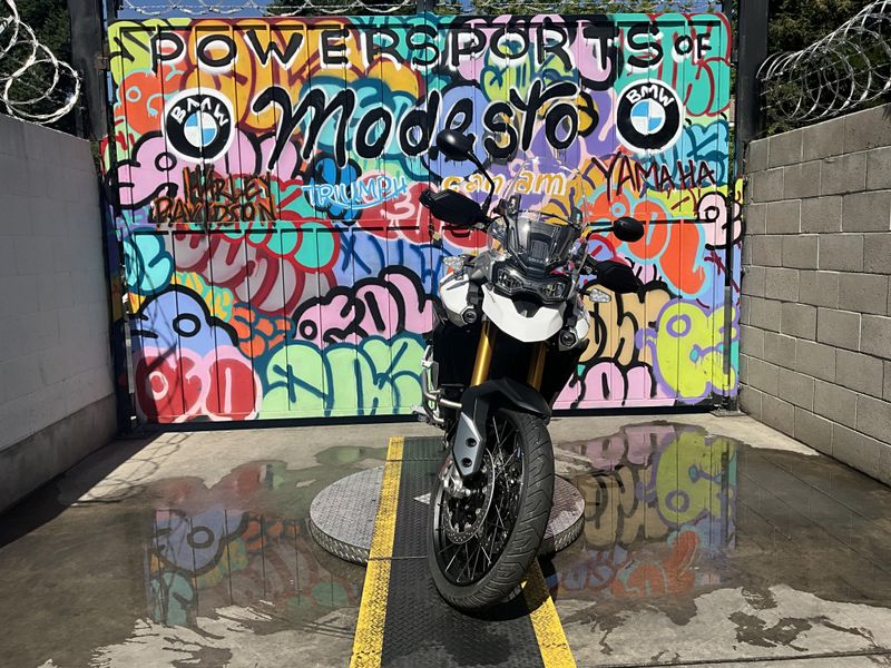 2023 Triumph TIGER 900 RALLY PRO in a PURE WHITE exterior color. BMW Motorcycles of Modesto 209-524-2955 bmwmotorcyclesofmodesto.com 