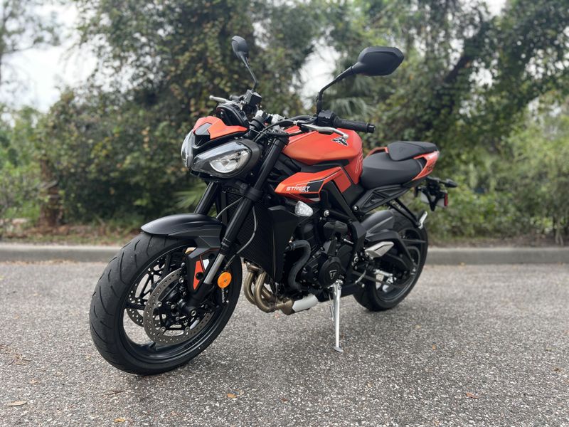 2025 Triumph Street Triple 765 R