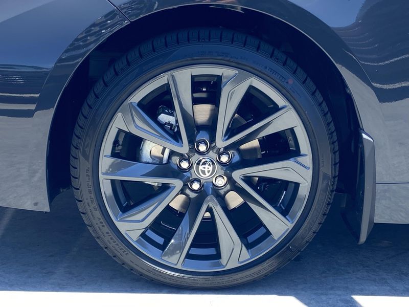 New 2025 Toyota Corolla SEImage 8