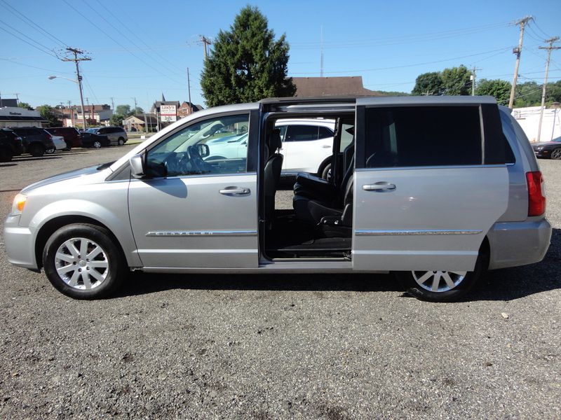 2014 Chrysler Town & Country TouringImage 8