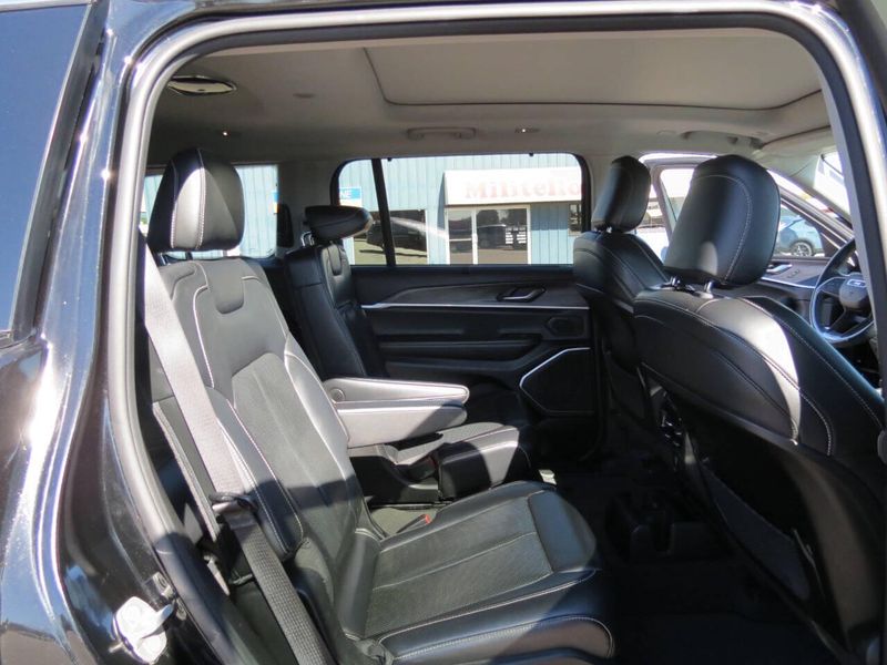 Used 2021 Jeep Grand Cherokee L Limited 4x4 4dr SUVImage 30
