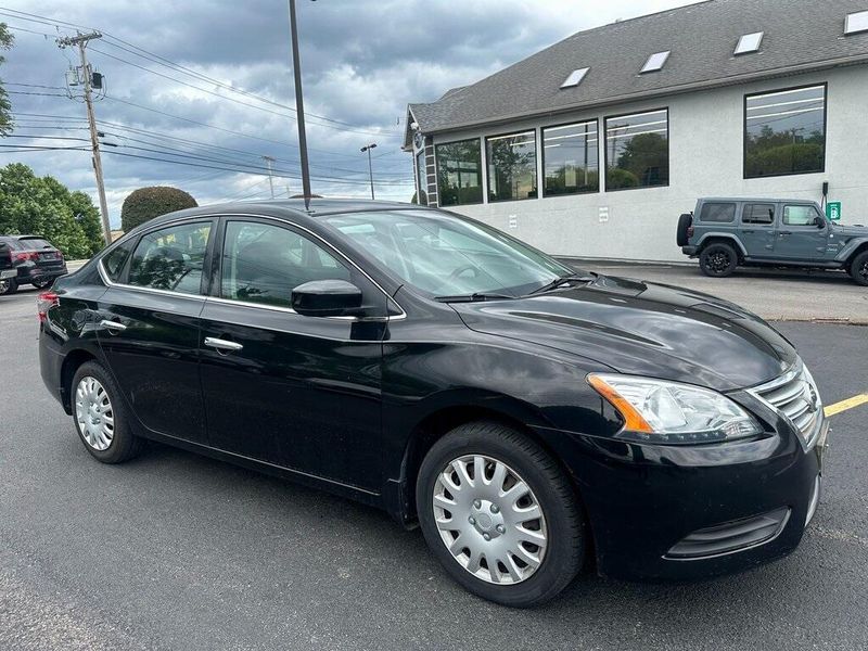 2015 Nissan Sentra SImage 1