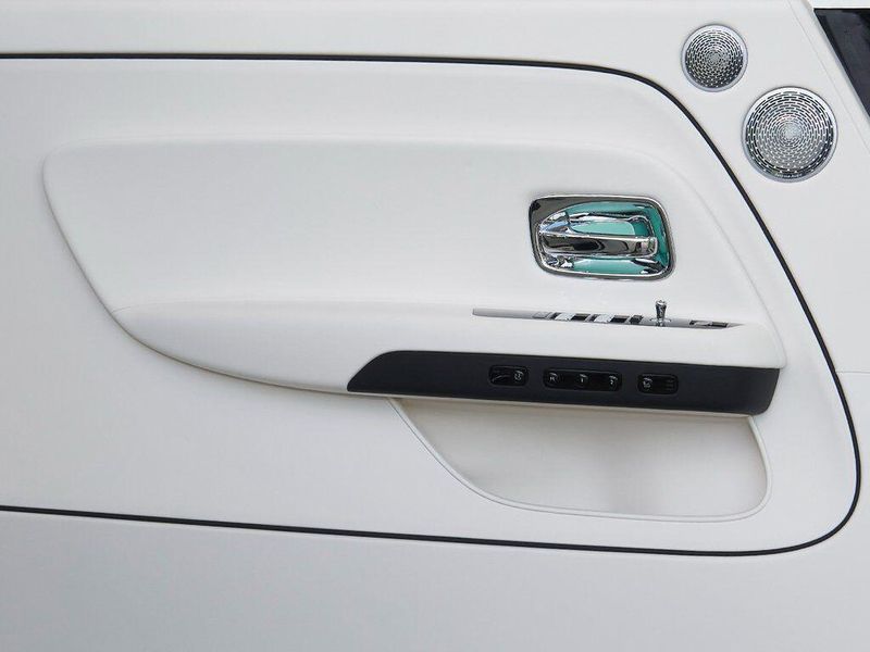 New 2026 Rolls-Royce Spectre Image 13