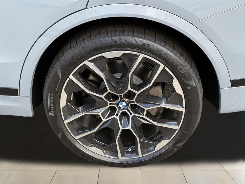 2025 BMW X7 M60iImage 16