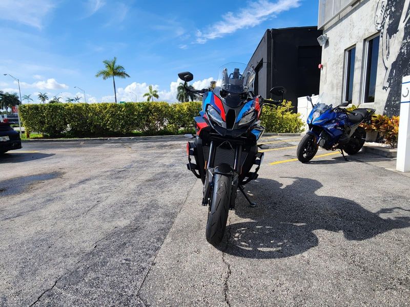 2026 BMW M 1000 XRImage 2