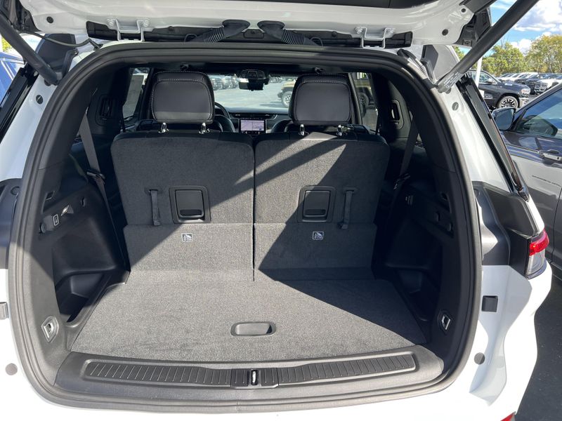 New 2025 Jeep Grand Cherokee L Limited 4x4Image 17