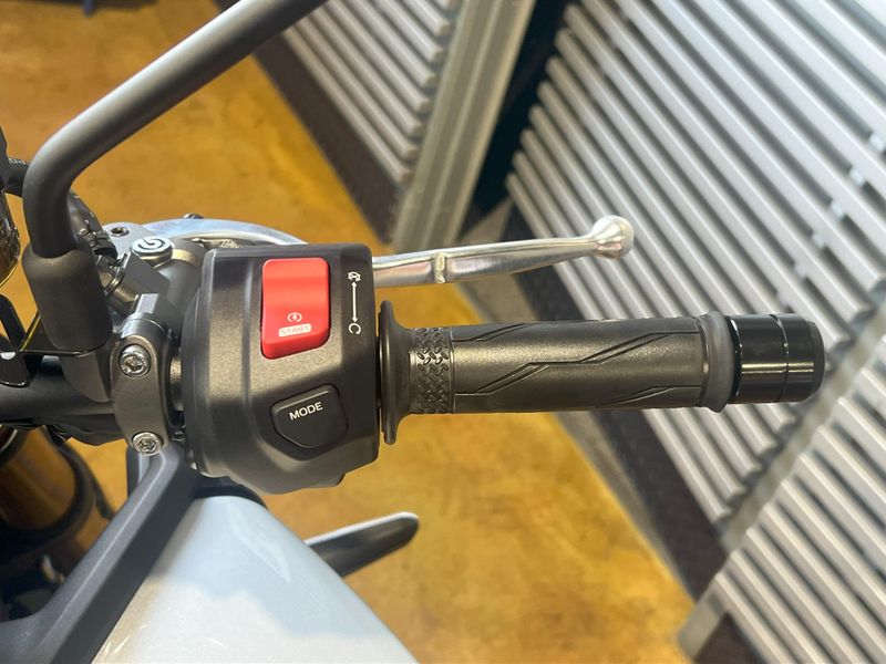 2025 Yamaha MT-09 SP Image 8