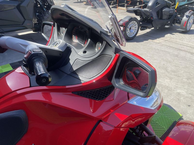 Used 2012 Can-Am RD SPYDER RT-S 991 Image 22