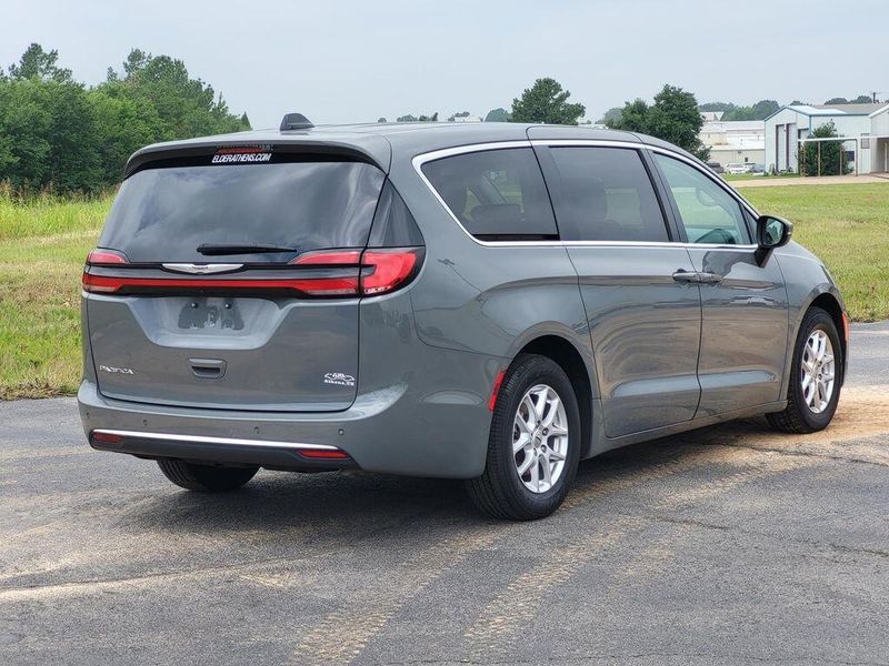 2023 Chrysler Pacifica Touring LImage 6