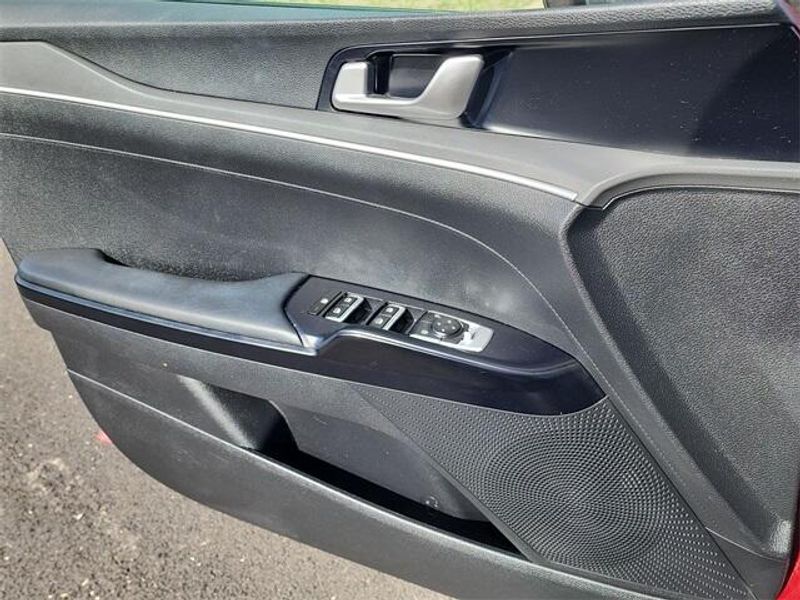 2021 Kia K5 LXImage 23
