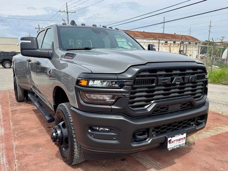 New 2027 RAM 3500 TradesmanImage 3