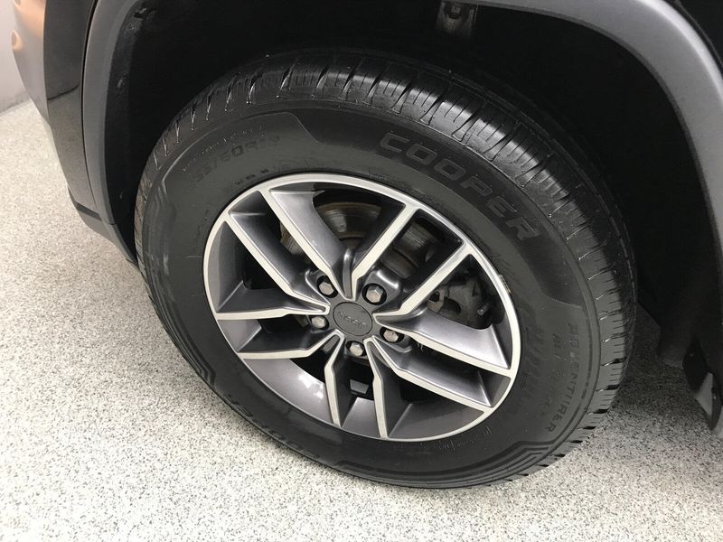 Used 2020 Jeep Grand Cherokee LimitedImage 2