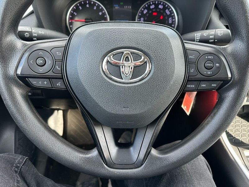 2021 Toyota RAV4 LEImage 3