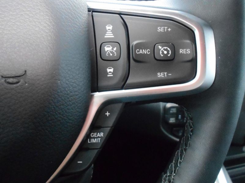 2025 RAM 1500 Big Horn Crew Cab 4x4 5