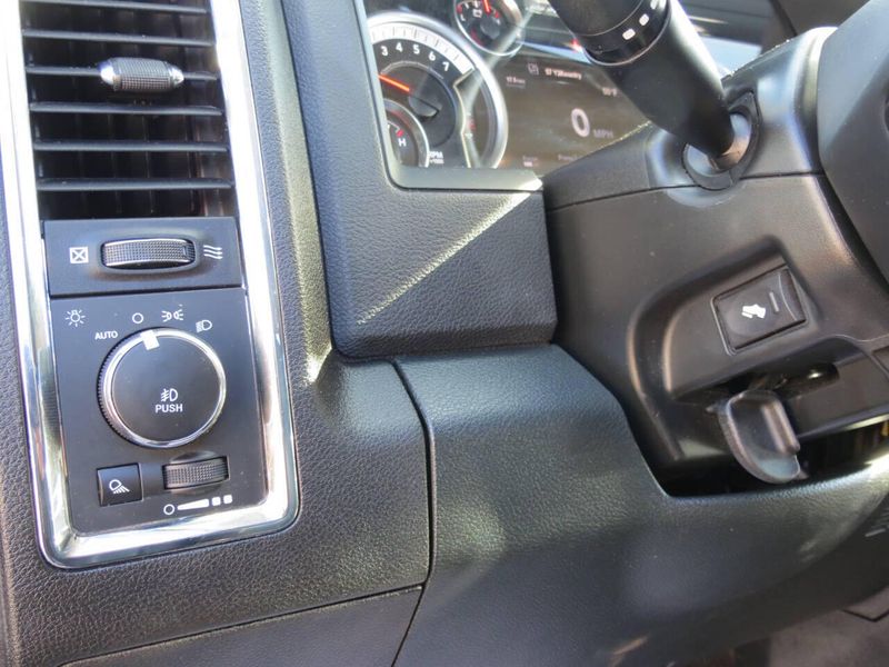 Used 2017 RAM 1500 Laramie 4x4 4dr Crew Cab 5.5 ft. SB PickupImage 10