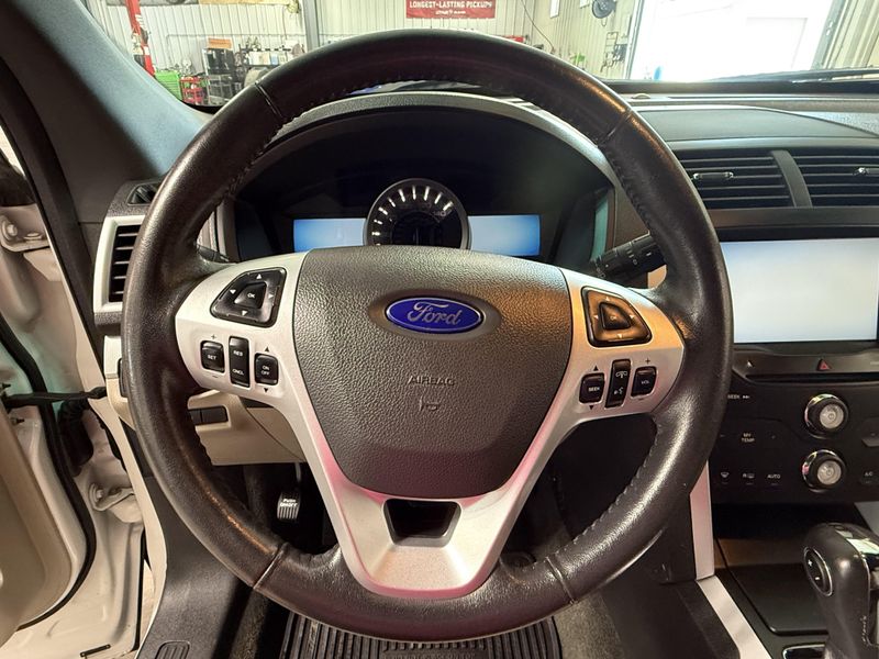 Used 2015 Ford Explorer XLTImage 19