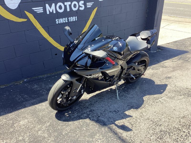 Used 2024 Yamaha YZF R1 