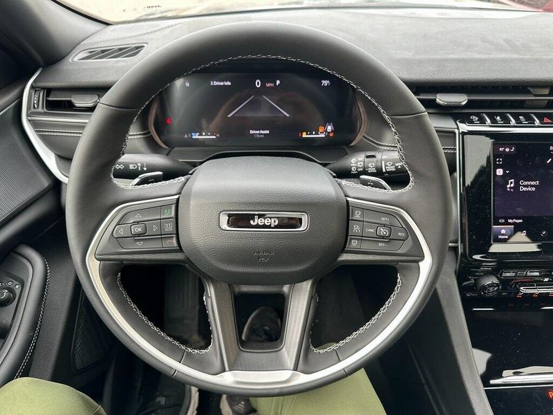2025 Jeep Grand Cherokee Laredo X 4x4Image 2