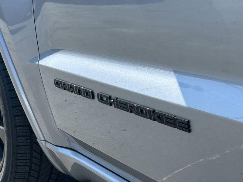 Used 2020 Jeep Grand Cherokee AltitudeImage 5