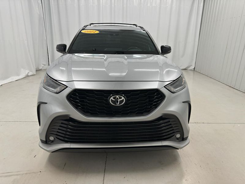 2021 Toyota Highlander XSE photo 2