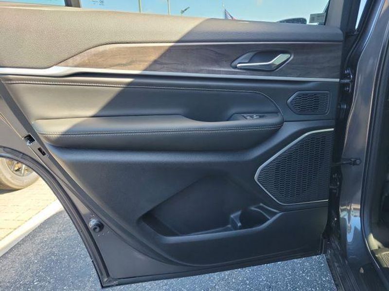 New 2026 Jeep Grand Cherokee L Limited Reserve 4x4