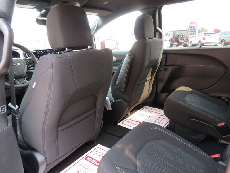 New 2021 Chrysler Pacifica Touring AWD 4dr Mini VanImage 34