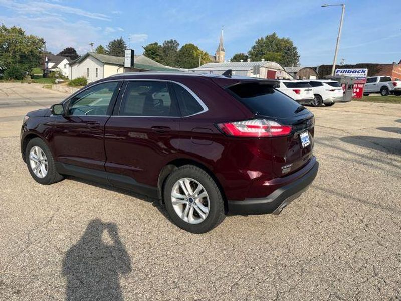 2020 Ford Edge SEL photo 4