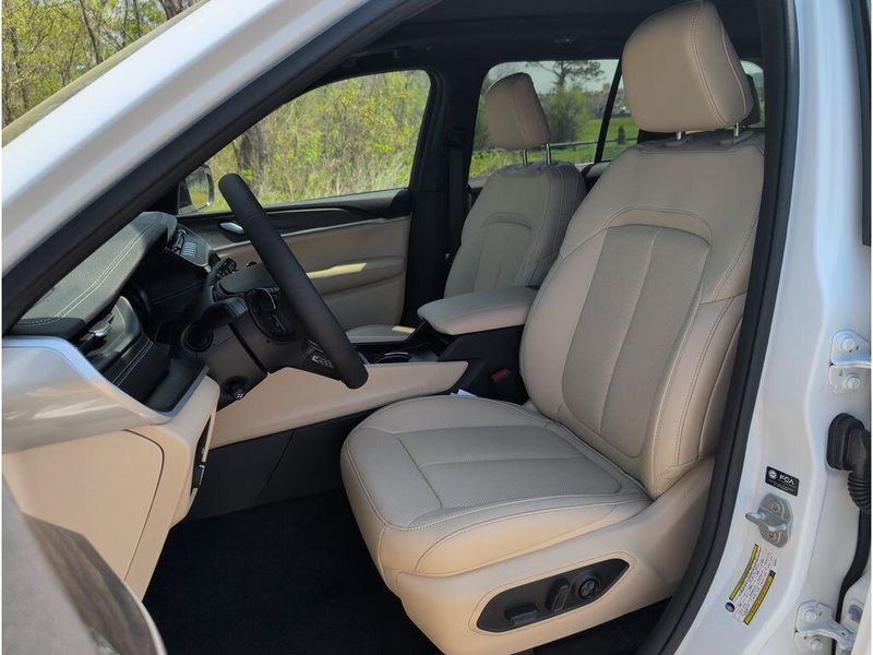 New 2026 Jeep Grand Cherokee Limited 4x4Image 10