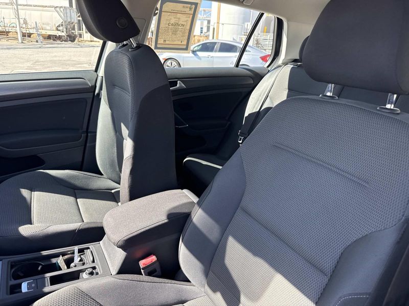 Used 2018 Volkswagen e-Golf 4-Door SE