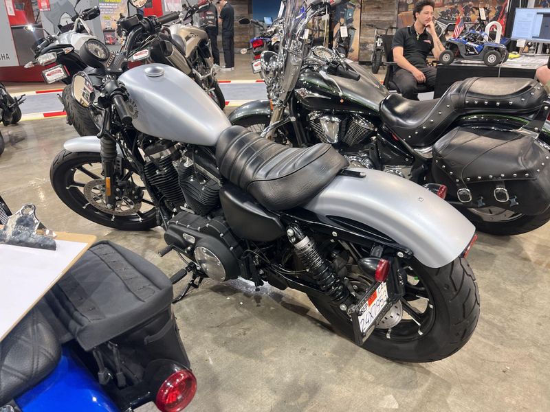 Used 2020 Harley-Davidson SPORTSTER IRON 883 Image 2