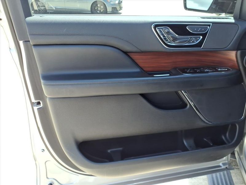 Used 2020 Lincoln Navigator L ReserveImage 17