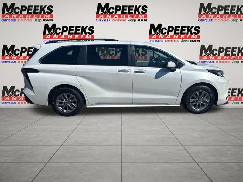 Used 2023 Toyota Sienna XLEImage 6