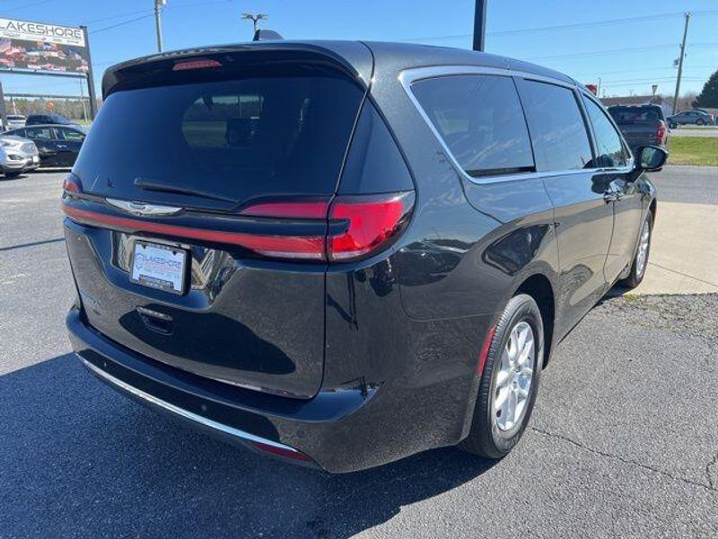 2023 Chrysler Pacifica Touring LImage 7