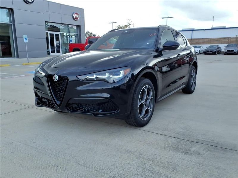 New 2025 Alfa Romeo Stelvio AwdImage 2