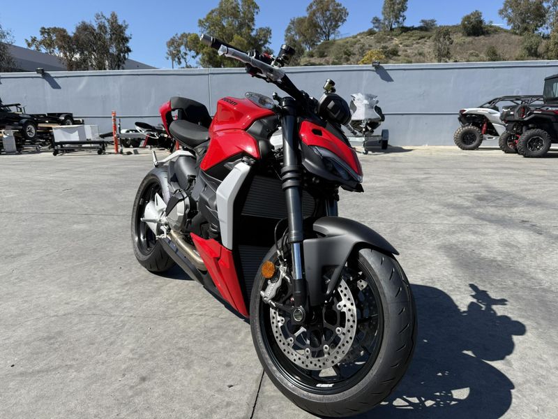 2025 Ducati STREETFIGHTER V2 Image 5