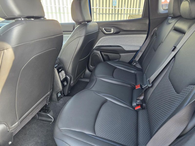 Used 2025 Jeep Compass Latitude 4x4