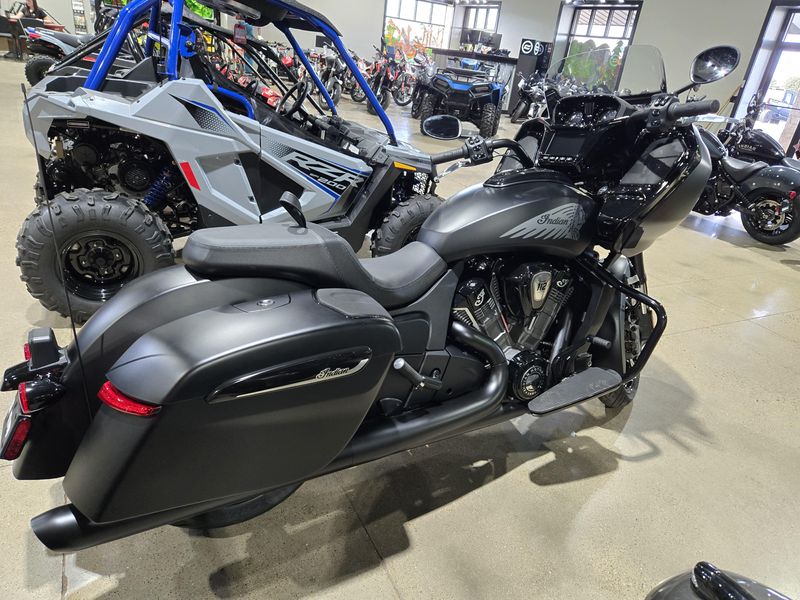 NEW 2025 INDIAN MOTORCYCLE CHALLENGER DARK HORSE 112 RA 49ST Image 6