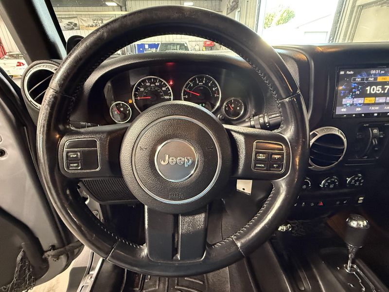Used 2014 Jeep Wrangler Unlimited SaharaImage 16