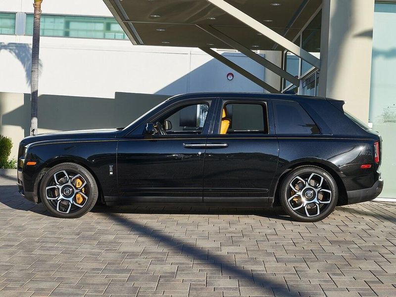 Used 2022 Rolls-Royce Cullinan Image 3