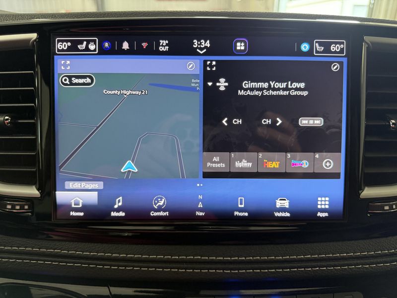 Used 2025 Chrysler Pacifica SelectImage 25