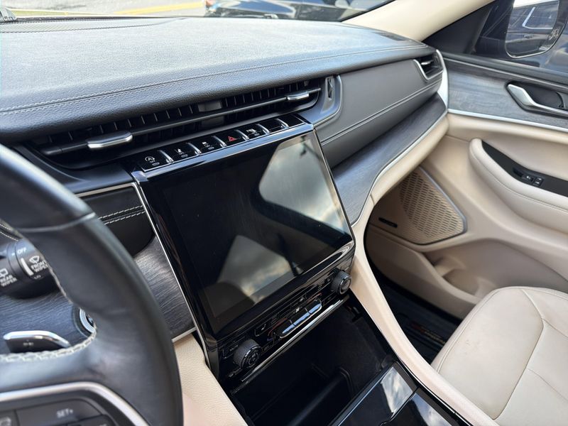 Used 2021 Jeep Grand Cherokee L LimitedImage 31