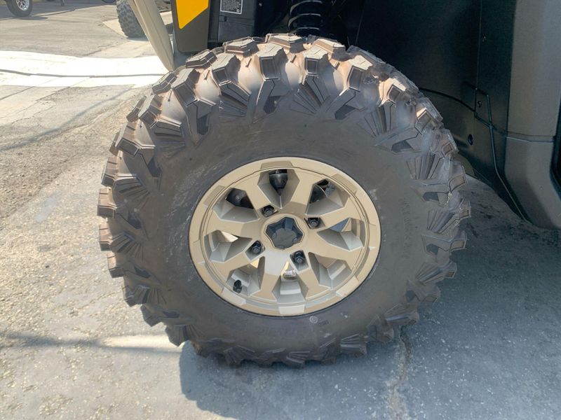 New 2025 Can-Am DEFENDER MAX LIMITED CAB HD10 Image 10