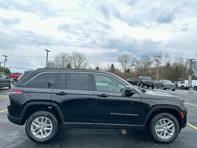 2025 Jeep Grand Cherokee Laredo X 4x4Image 7